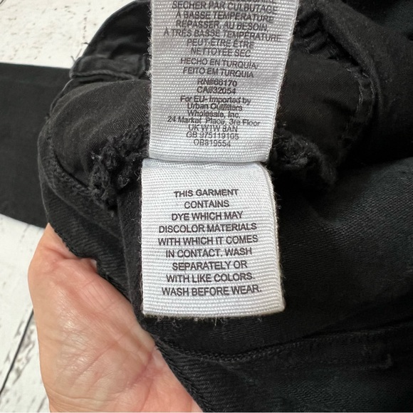 We The Free Skinny Button fly Raw Hem Jeans Black Size 26 - Picture 11 of 13